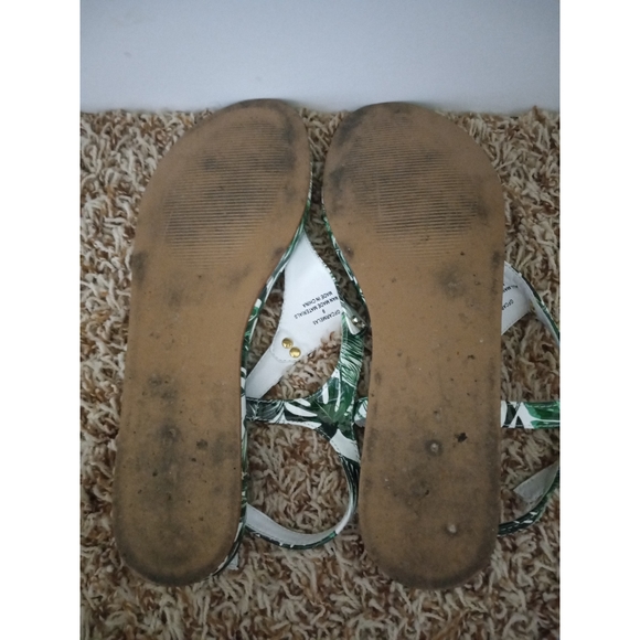 Guess Factory Carmela Leafy T-Strap Sandals - Picture 3 of 3